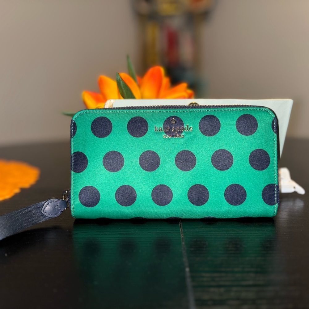Kate Spade New York Chelsea Delightful Dot Wallet